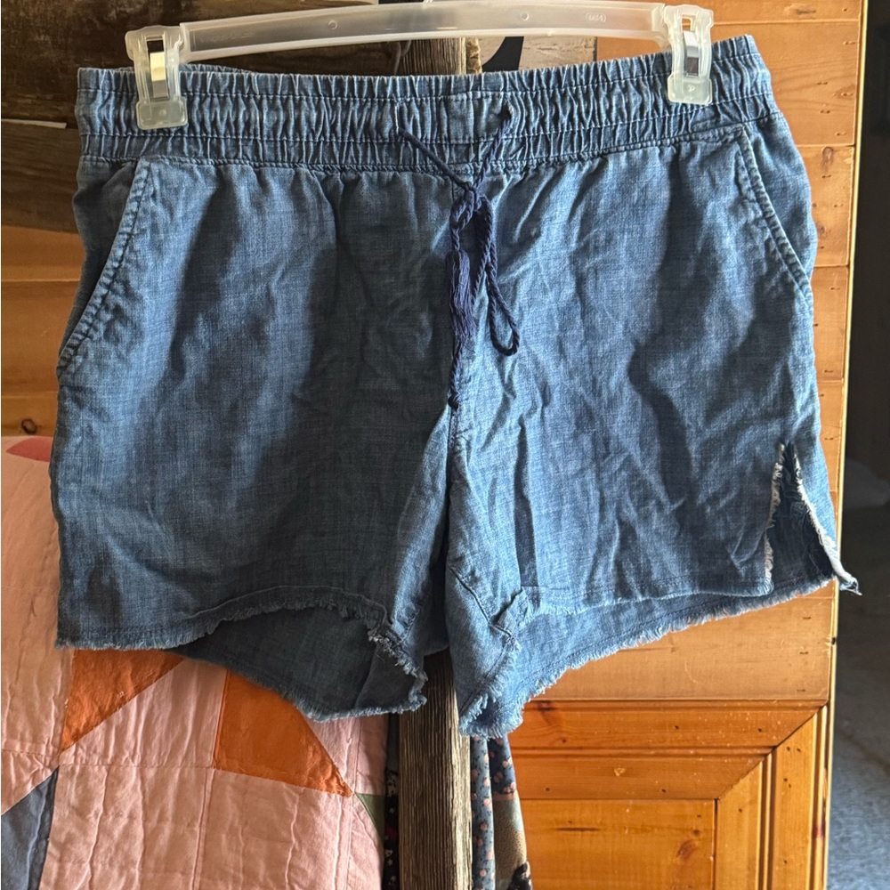 Women’s elastic waist shorts
